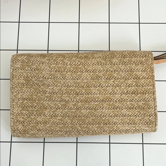 VERA BRADLEY Wicker Clutch with Blue Seahorse Embroidery - Picture 9 of 9